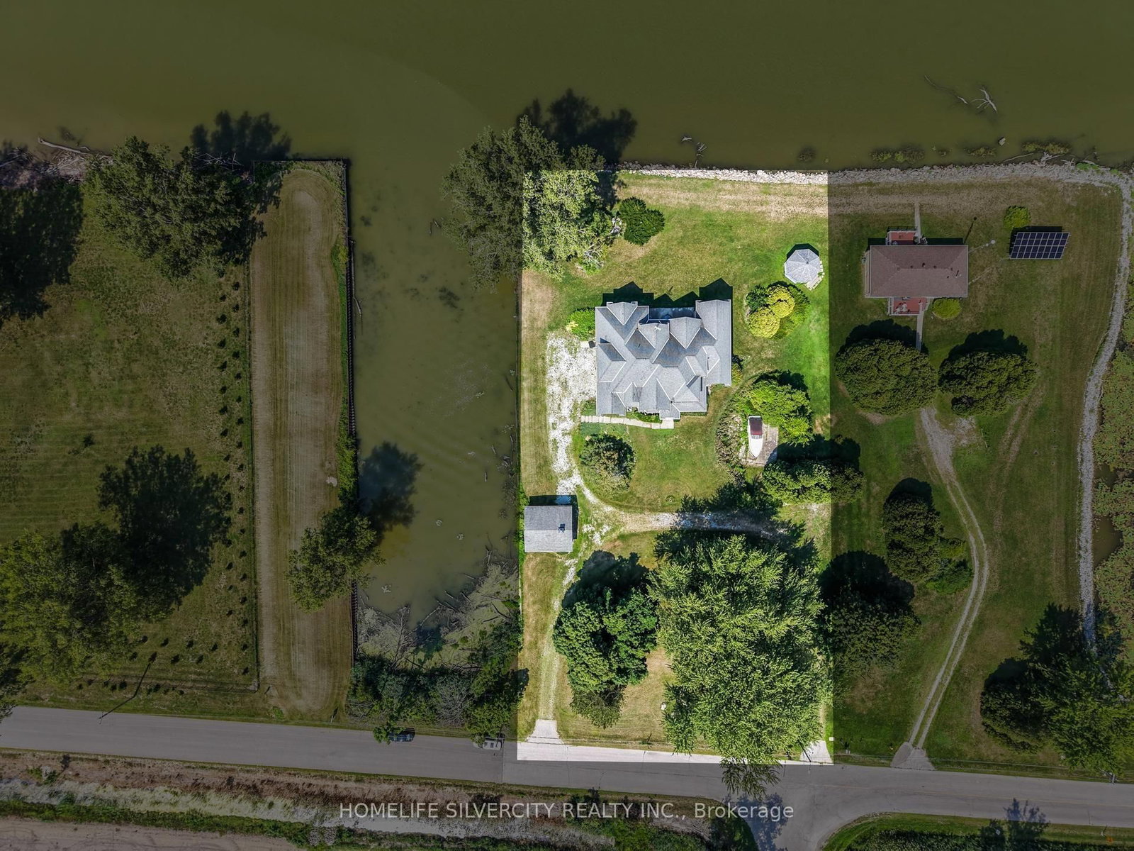 21000 Admiral Drive • Lakeshore, ON photo 8