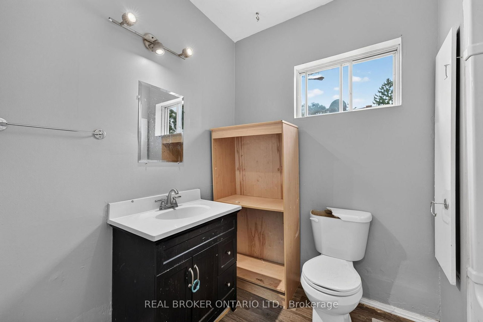 19 Coleman Street • Huron East, ON photo 13