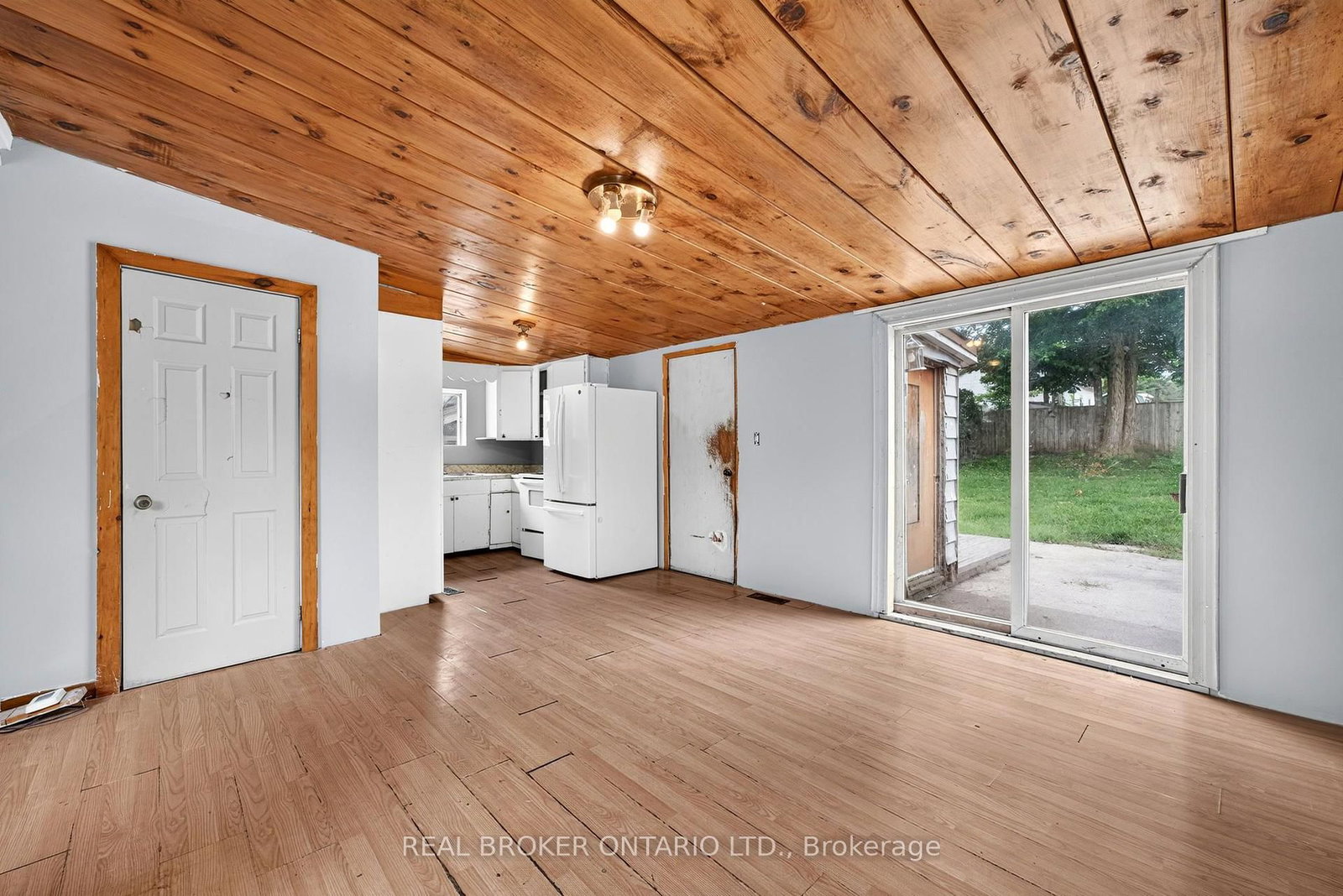 19 Coleman Street • Huron East, ON photo 16