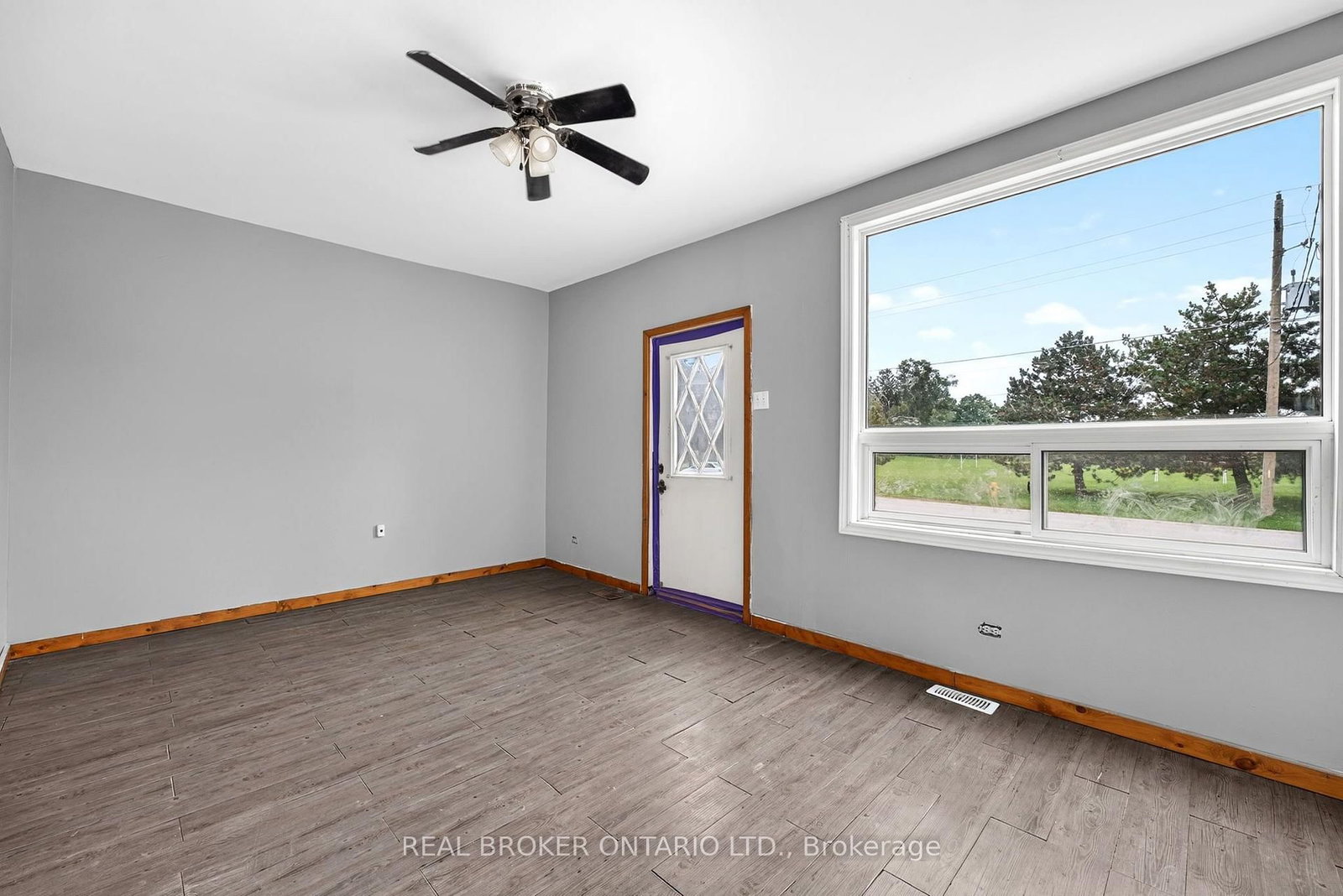19 Coleman Street • Huron East, ON photo 9