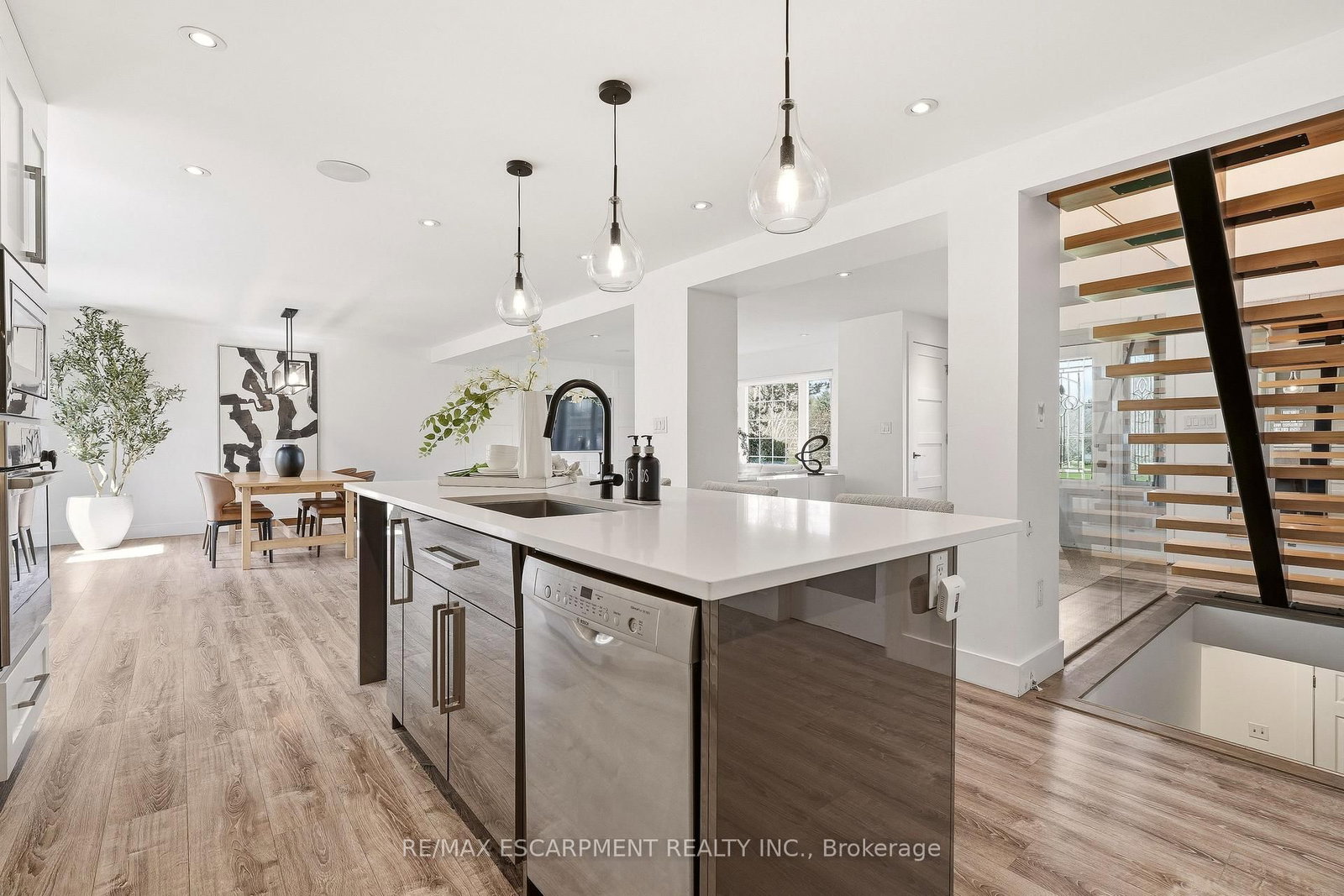 26 Weneil Drive • Hamilton, ON photo 11