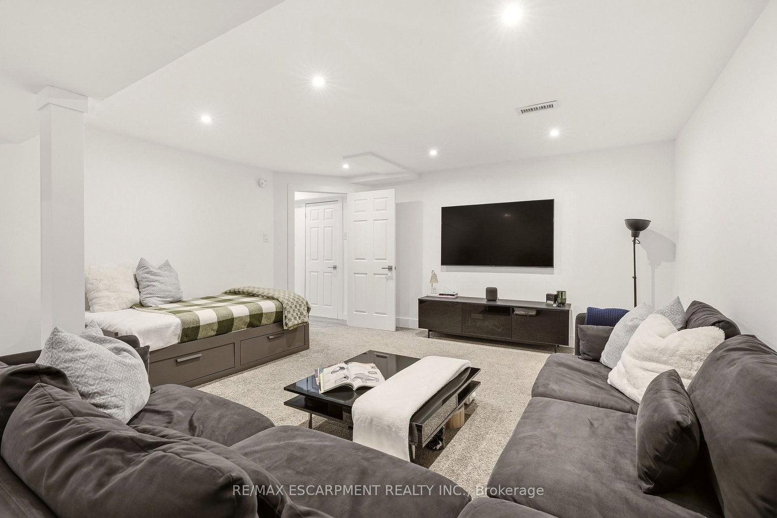 26 Weneil Drive • Hamilton, ON photo 25