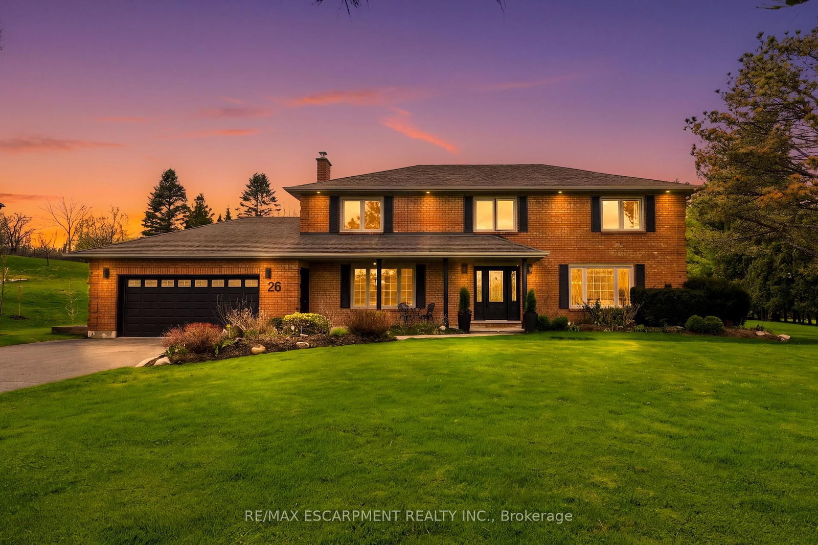 26 Weneil Drive • Hamilton, ON photo 3
