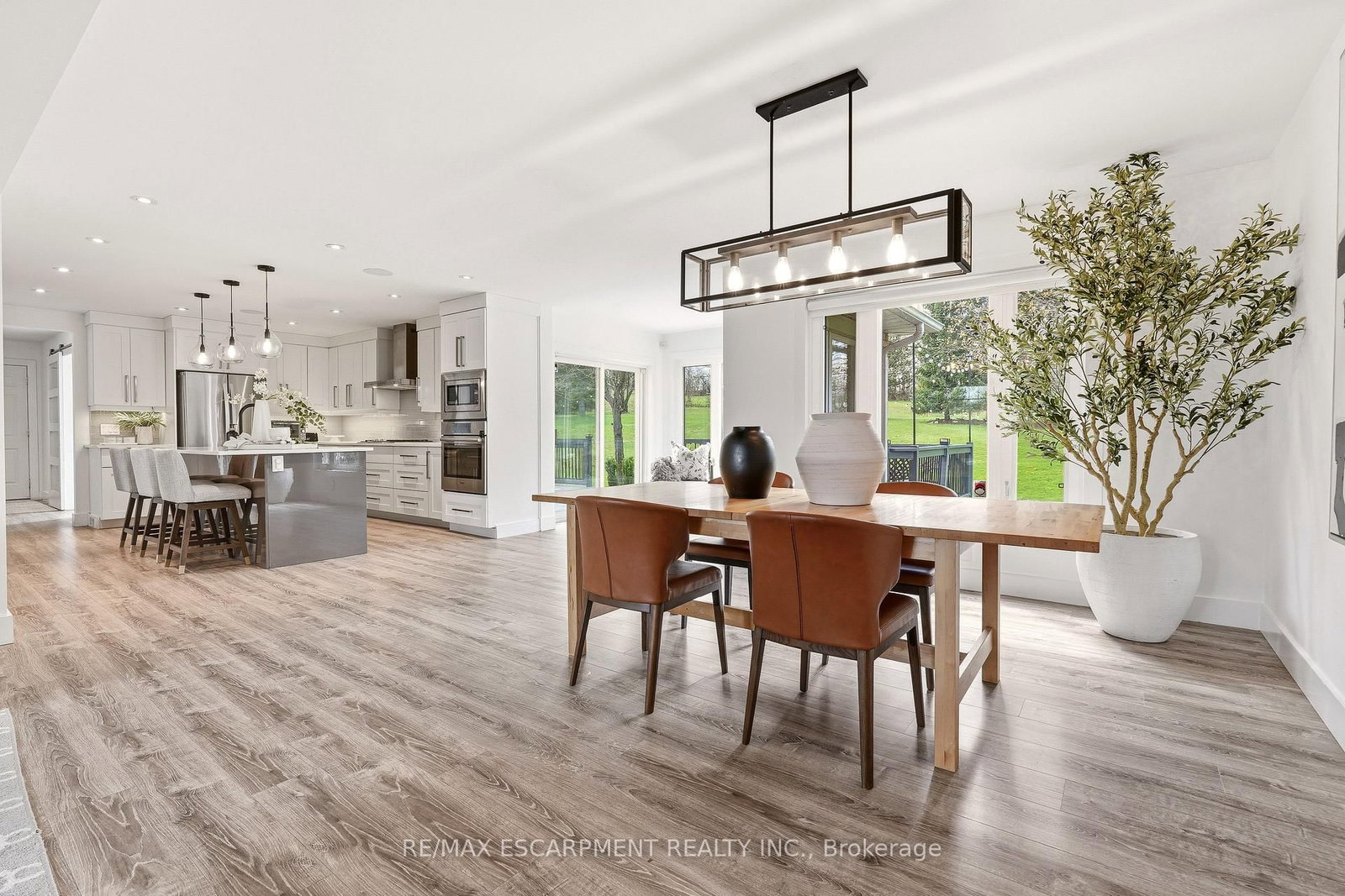 26 Weneil Drive • Hamilton, ON photo 6