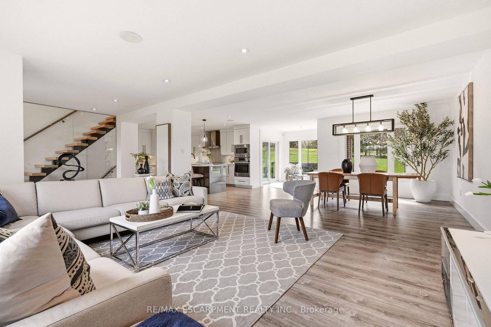 26 Weneil Drive • Hamilton, ON photo 7