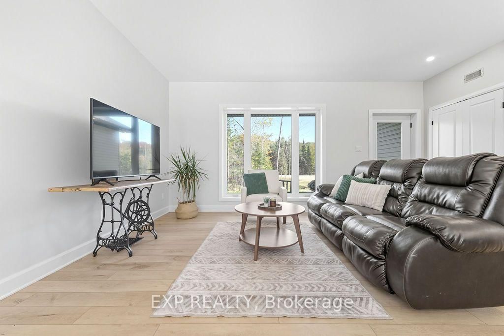 2394A Highway Highway • Renfrew, ON photo 12