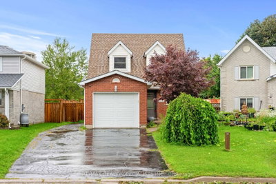 110 Steeles Crescent • Cambridge, ON photo 2