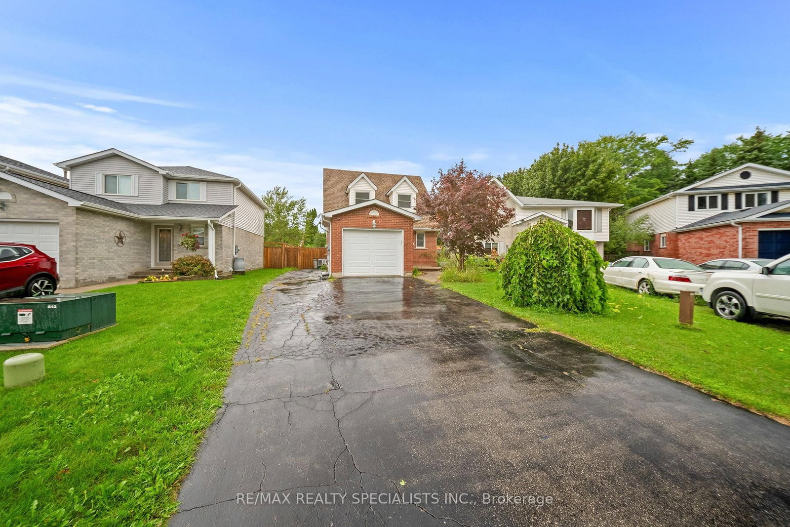 110 Steeles Crescent • Cambridge, ON photo 3