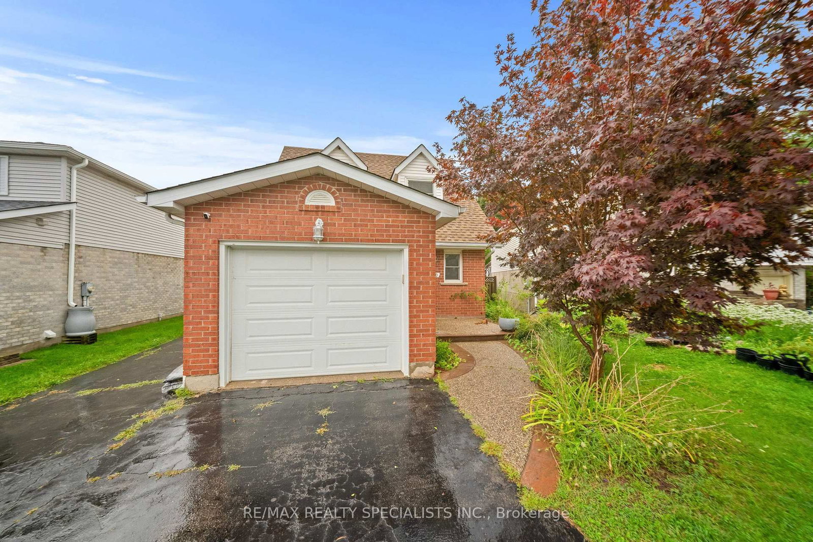 110 Steeles Crescent • Cambridge, ON photo 4