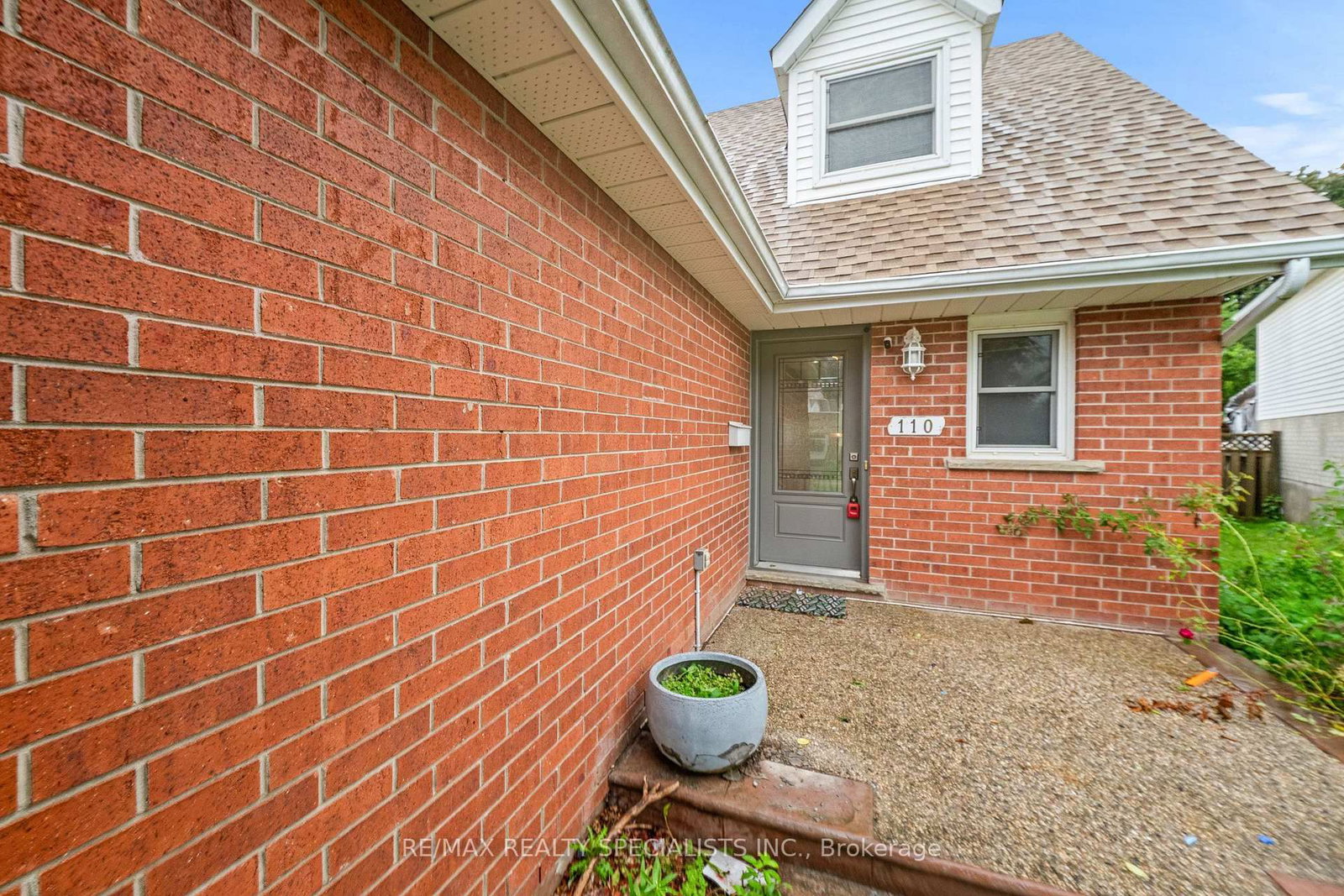 110 Steeles Crescent • Cambridge, ON photo 5