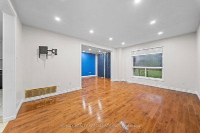 110 Steeles Crescent • Cambridge, ON photo 9