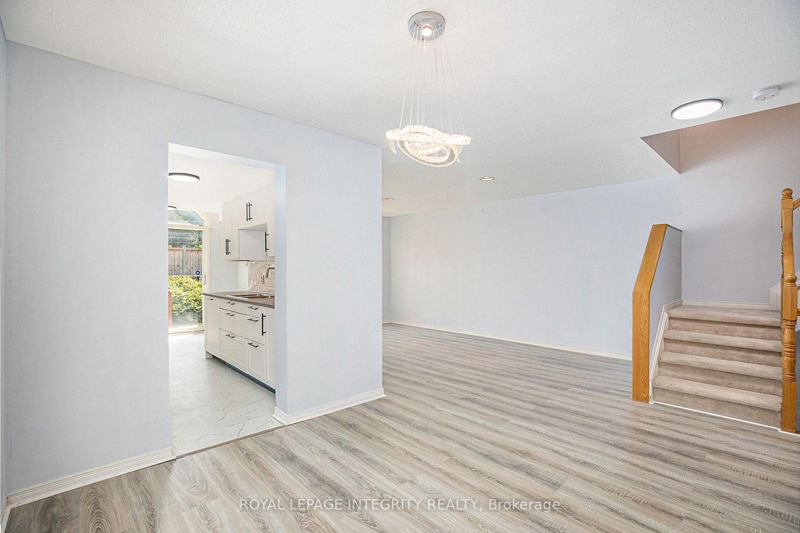 67 Landover Crescent • Ottawa, ON photo 3