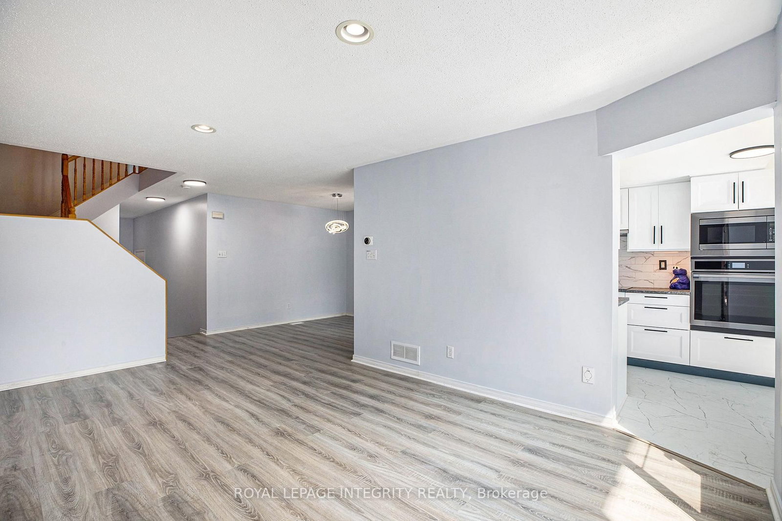 67 Landover Crescent • Ottawa, ON photo 4