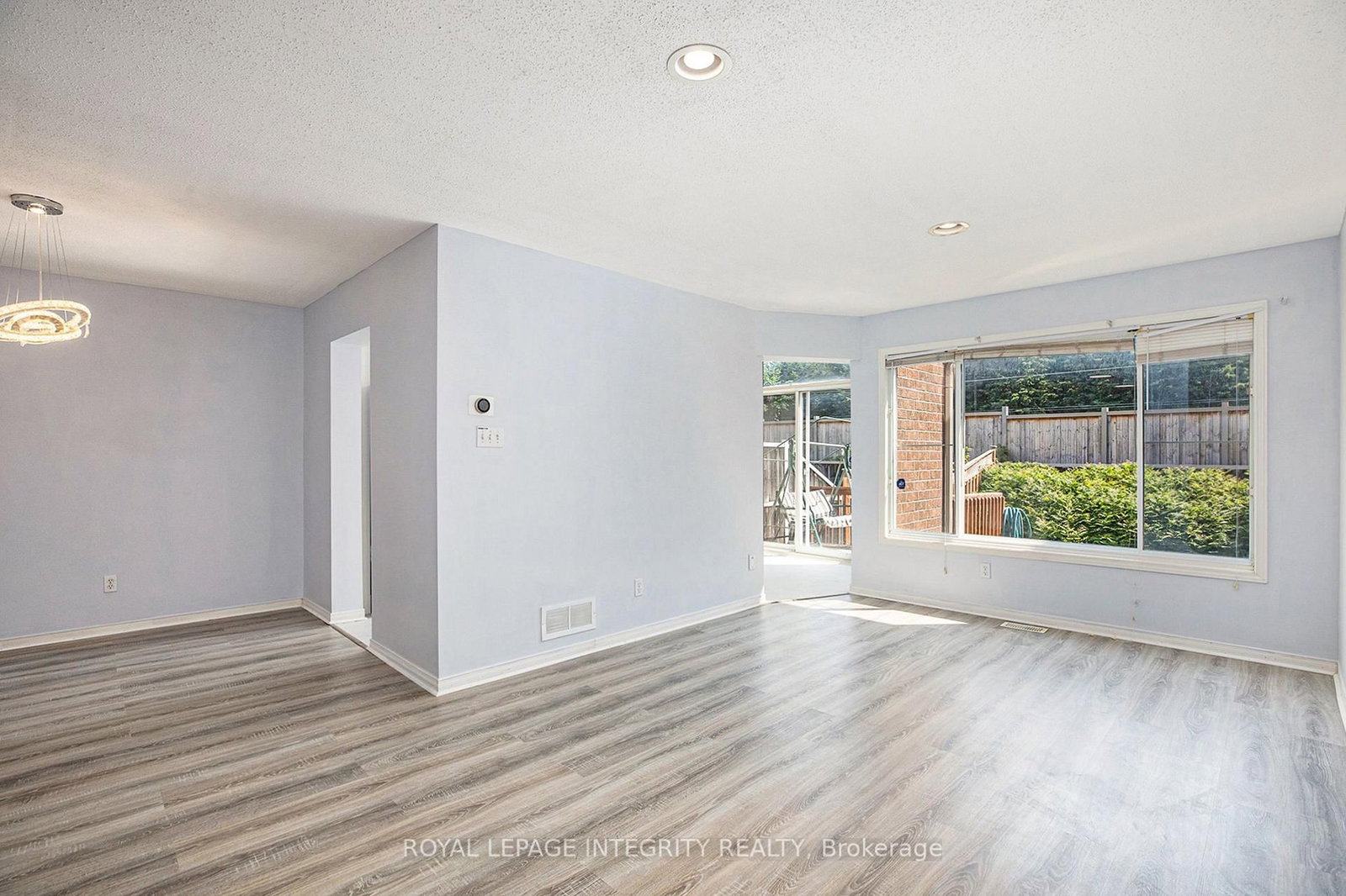 67 Landover Crescent • Ottawa, ON photo 5