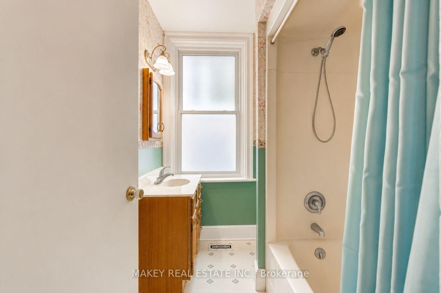 314 Queen Street • Woodstock, ON photo 30