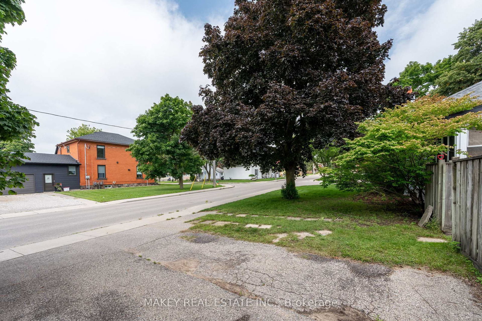 314 Queen Street • Woodstock, ON photo 4