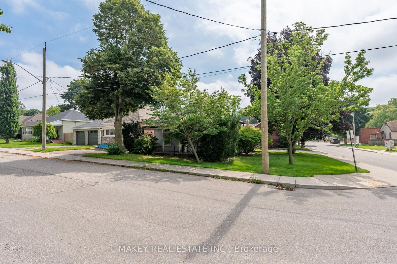 314 Queen Street • Woodstock, ON photo 7