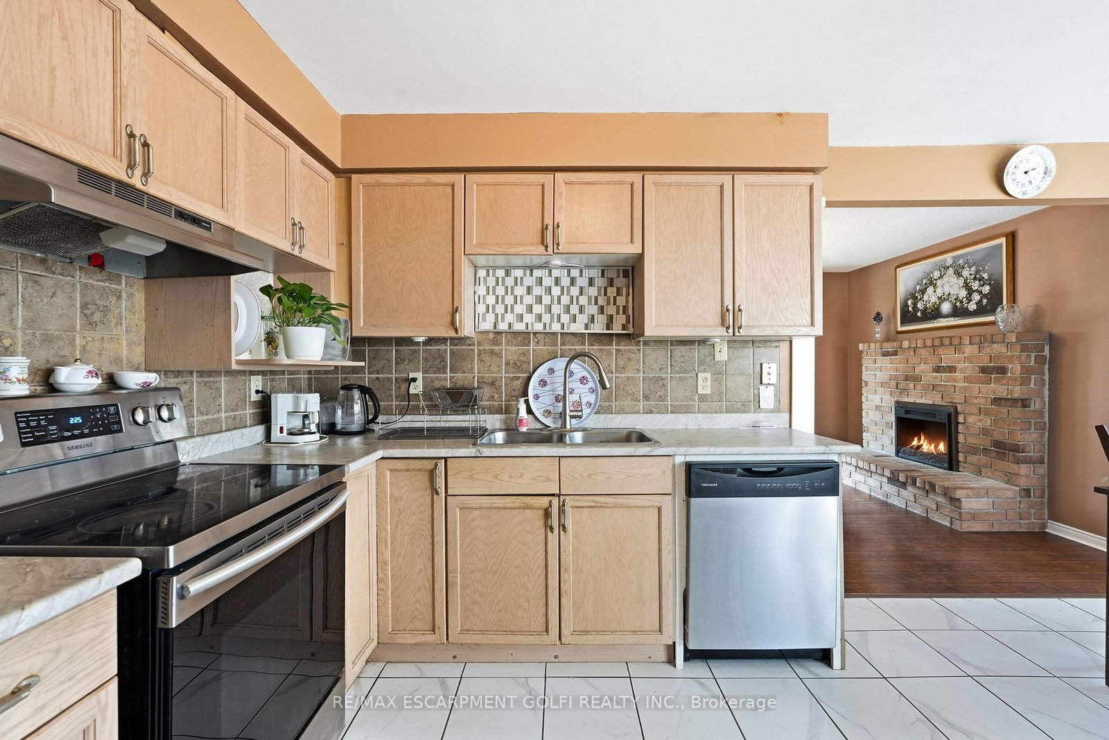 138 Livingston Avenue • Grimsby, ON photo 11