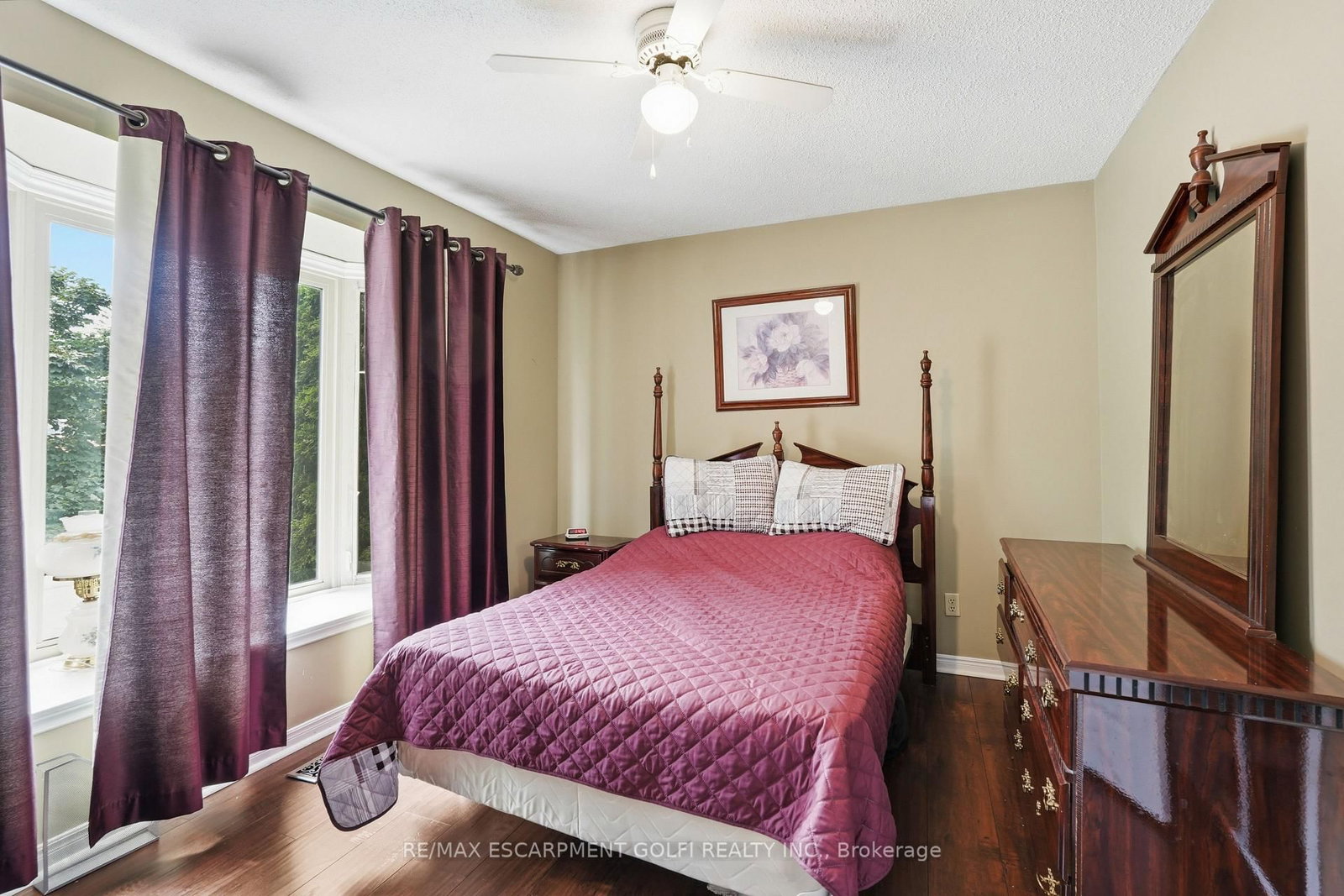 138 Livingston Avenue • Grimsby, ON photo 22
