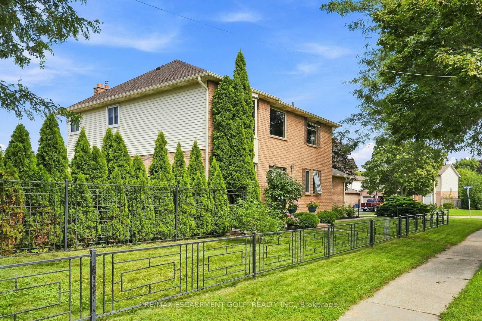 138 Livingston Avenue • Grimsby, ON photo 37