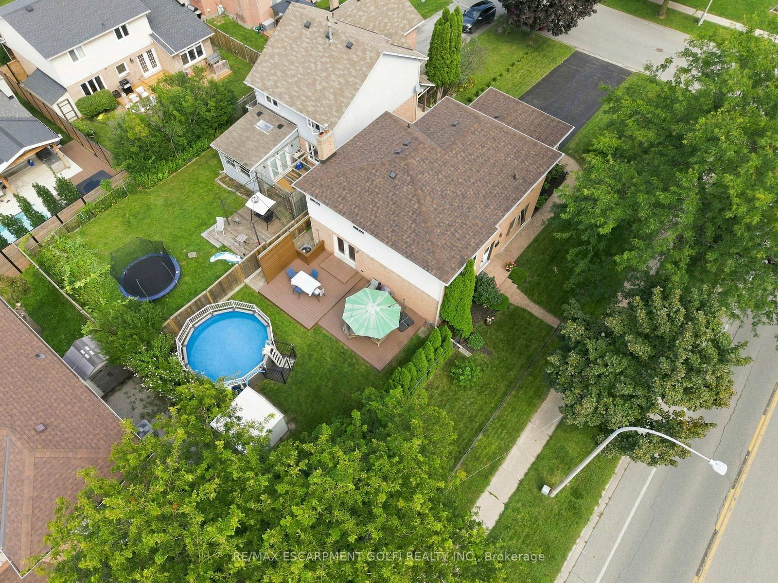 138 Livingston Avenue • Grimsby, ON photo 39