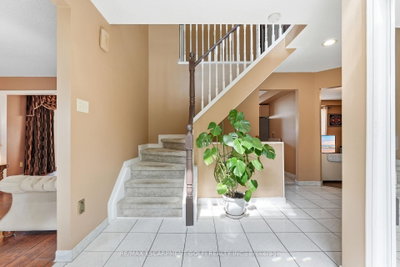 138 Livingston Avenue • Grimsby, ON photo 4