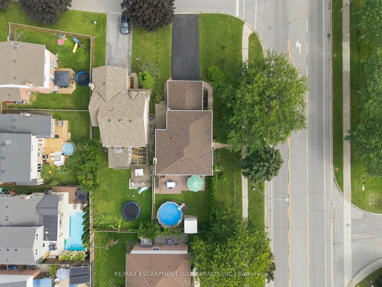 138 Livingston Avenue • Grimsby, ON photo 40