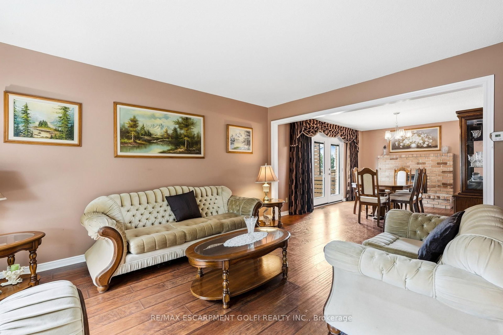 138 Livingston Avenue • Grimsby, ON photo 5