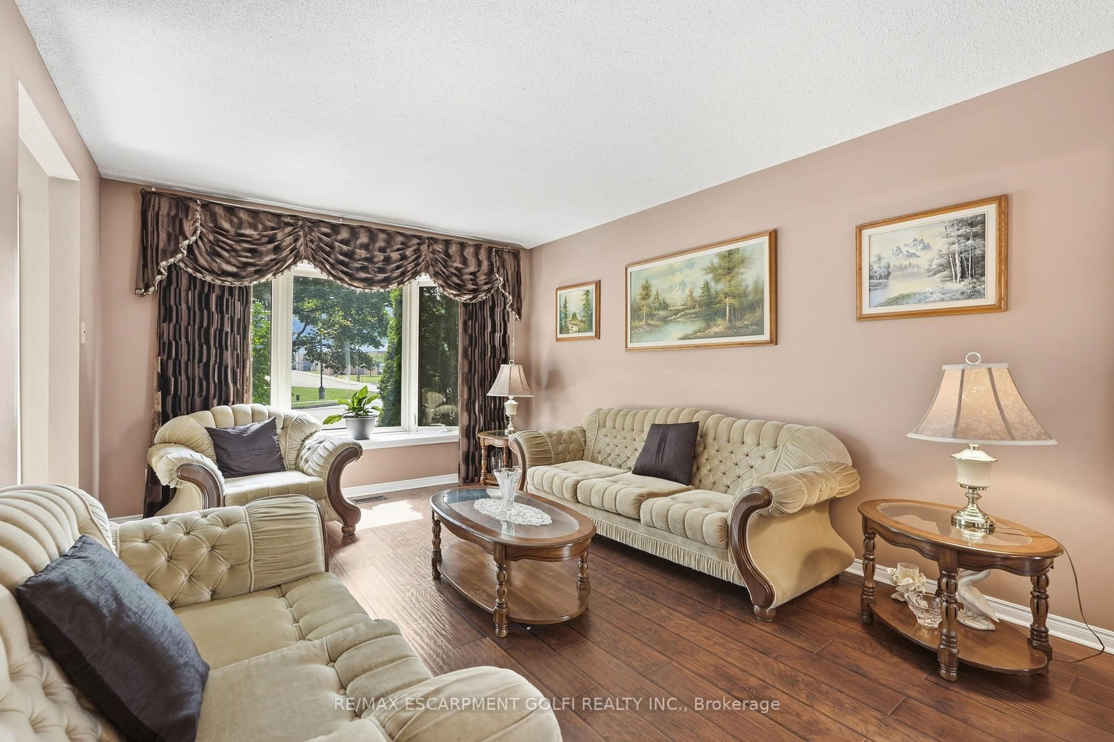 138 Livingston Avenue • Grimsby, ON photo 6