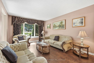 138 Livingston Avenue • Grimsby, ON photo 6