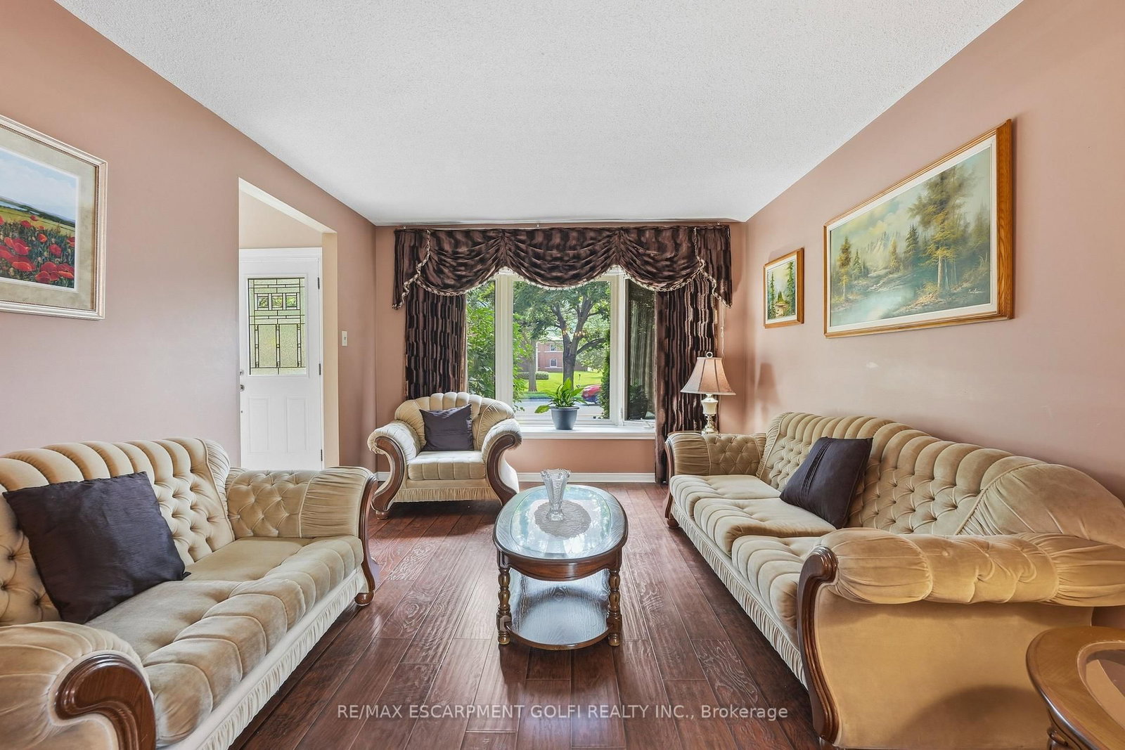 138 Livingston Avenue • Grimsby, ON photo 7