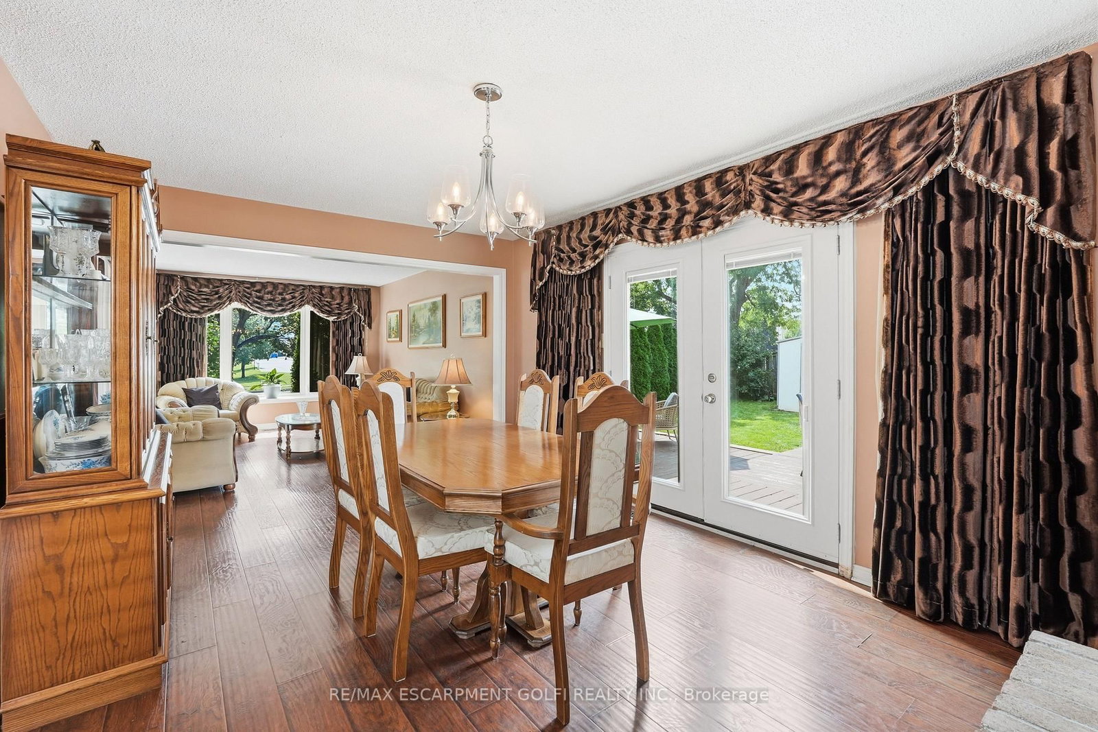 138 Livingston Avenue • Grimsby, ON photo 8
