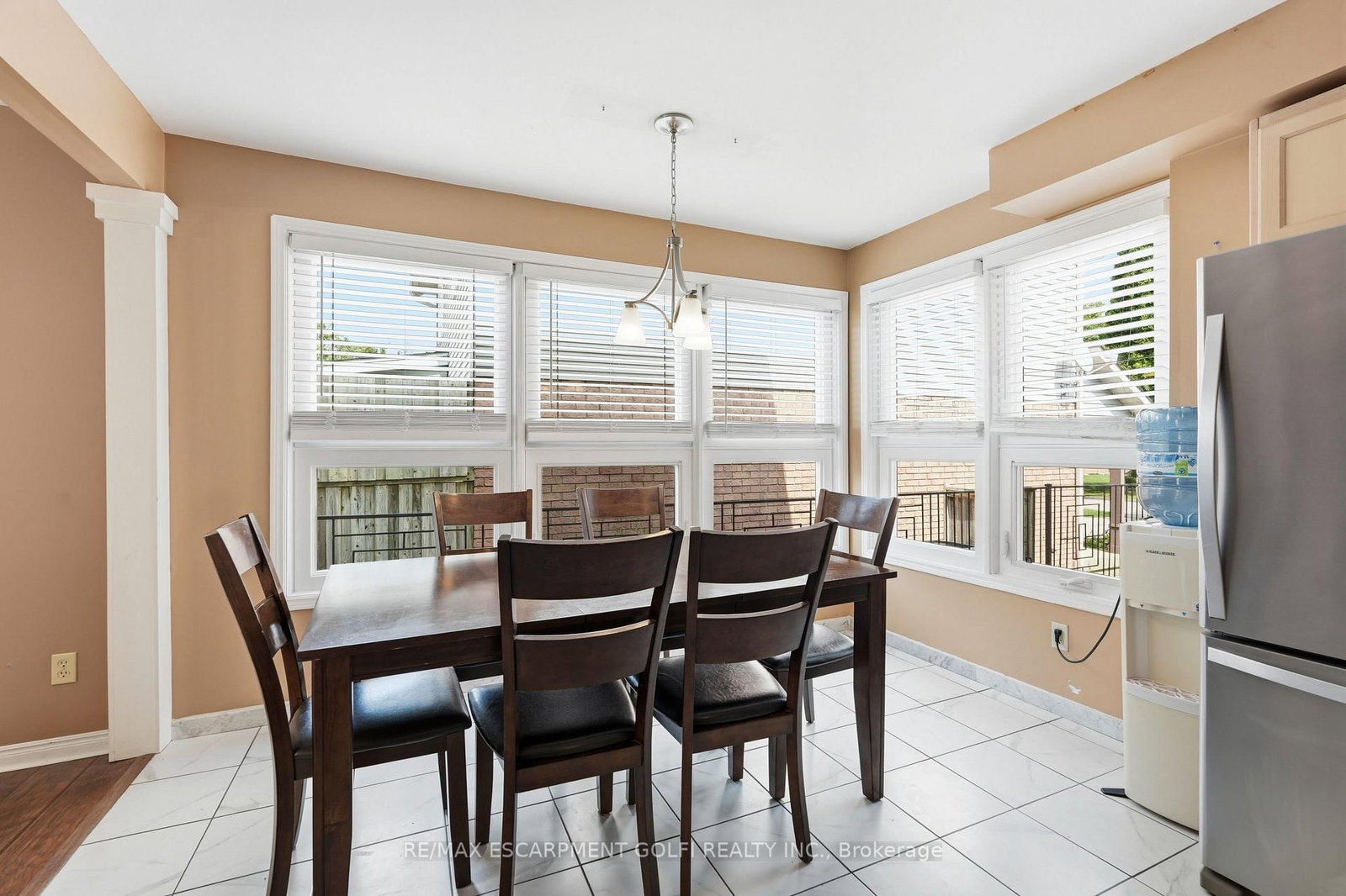 138 Livingston Avenue • Grimsby, ON photo 9