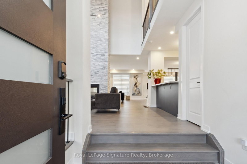 102 STONELEIGH Drive