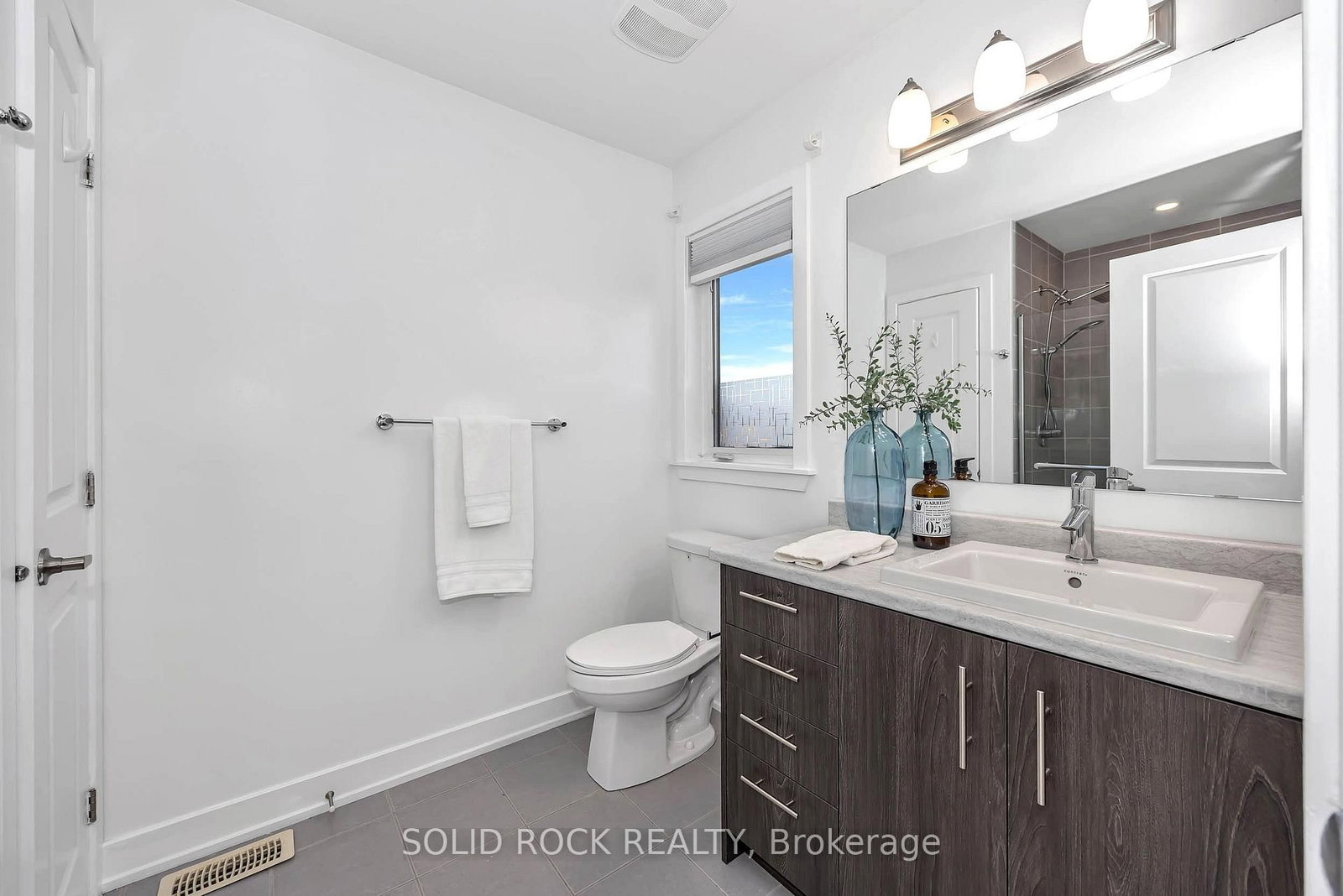 859 Solarium Avenue E • Ottawa, ON photo 20