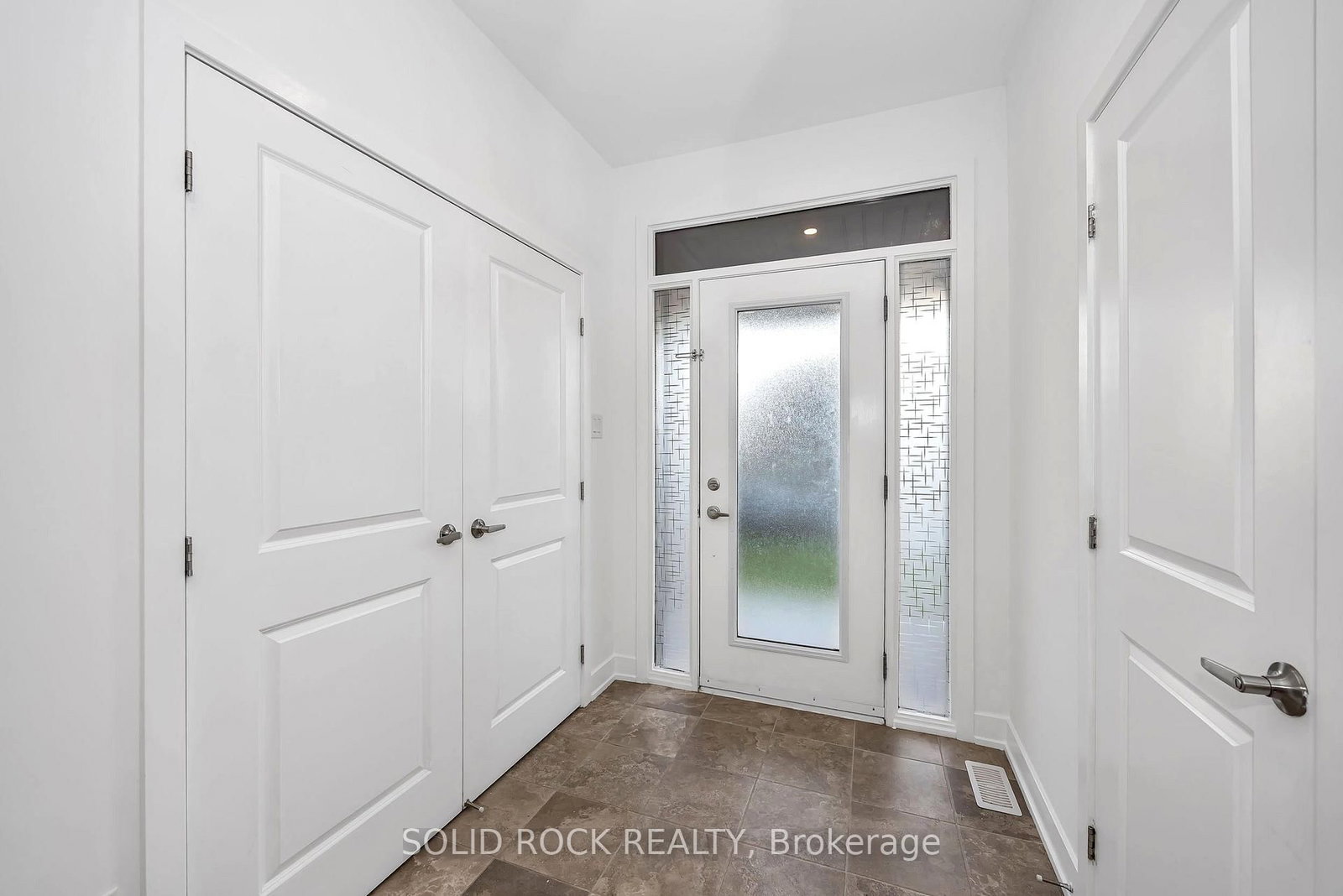 859 Solarium Avenue E • Ottawa, ON photo 4