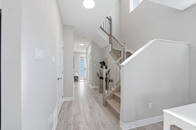 235 BANDELIER Way • Ottawa, ON photo 3