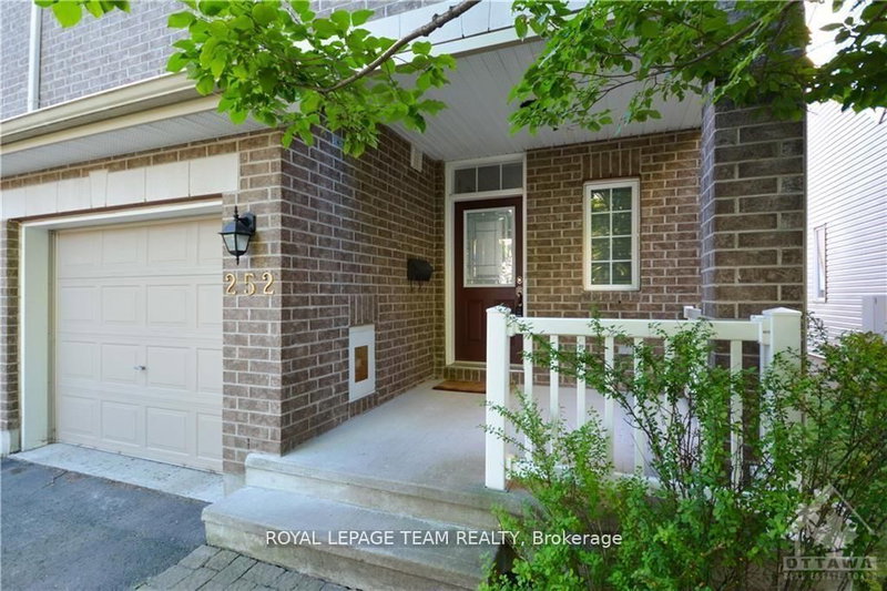 252 Tandalee Crescent