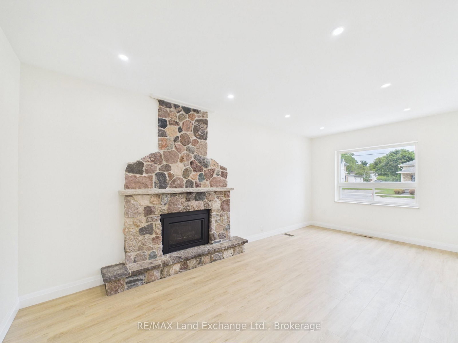 550 Queen Street • Kincardine, ON photo 5