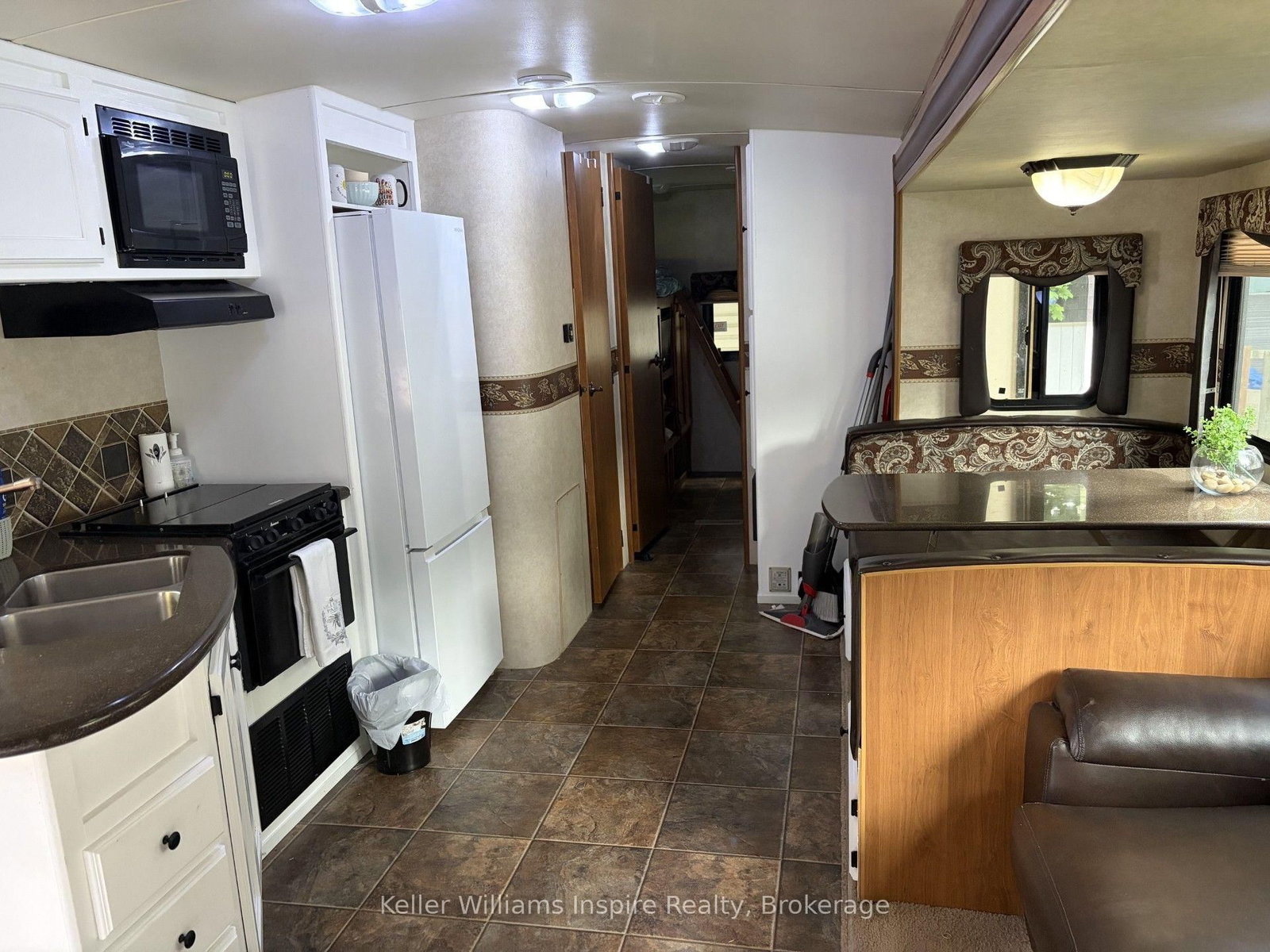 619 OAK Street • Centre Wellington, ON photo 4
