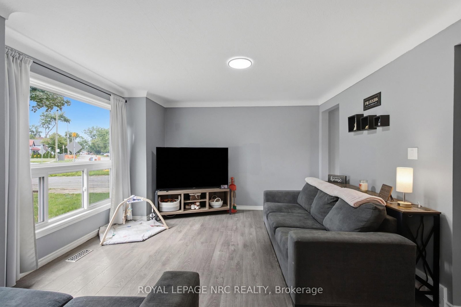 8458 Willoughby Drive • Niagara Falls, ON photo 5