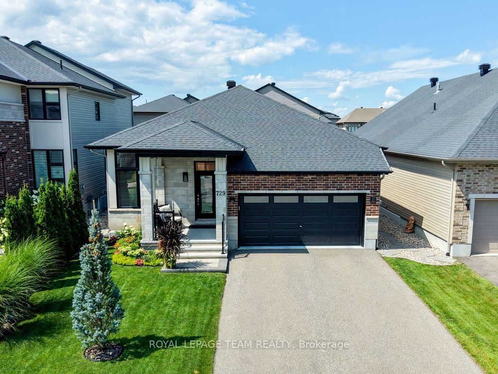 729 Carnelian Crescent • Ottawa, ON photo 1