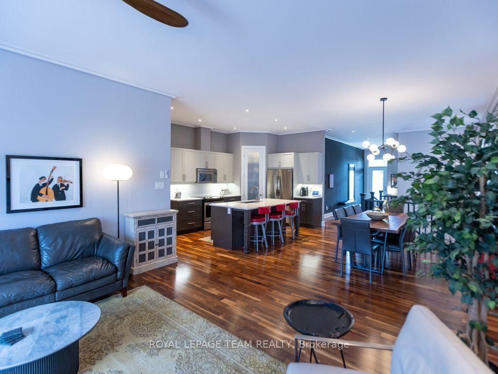 729 Carnelian Crescent • Ottawa, ON photo 8