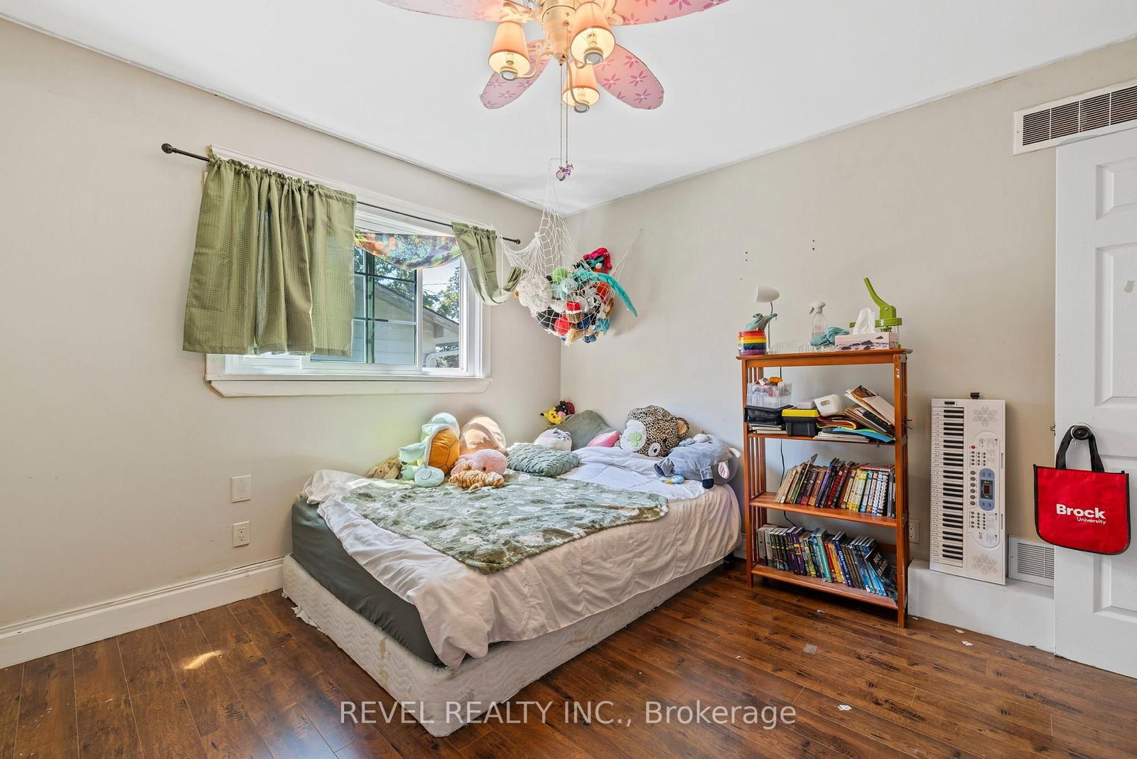 54 Chestnut Street E • St. Catharines, ON photo 16
