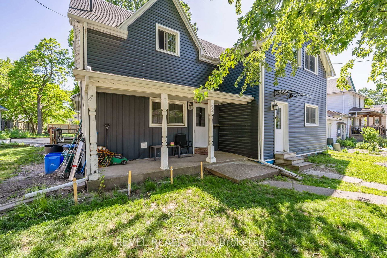 54 Chestnut Street E • St. Catharines, ON photo 2