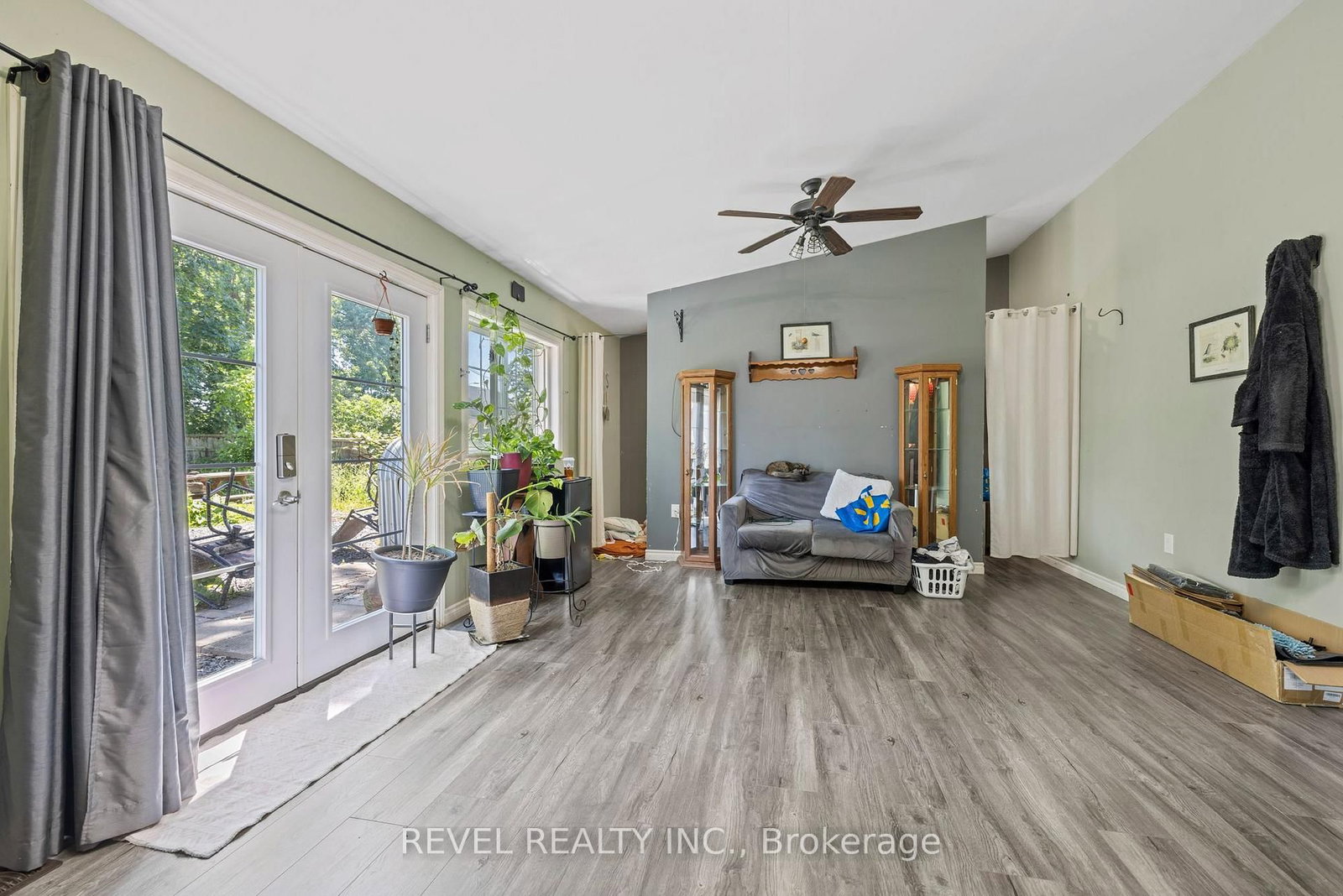 54 Chestnut Street E • St. Catharines, ON photo 21
