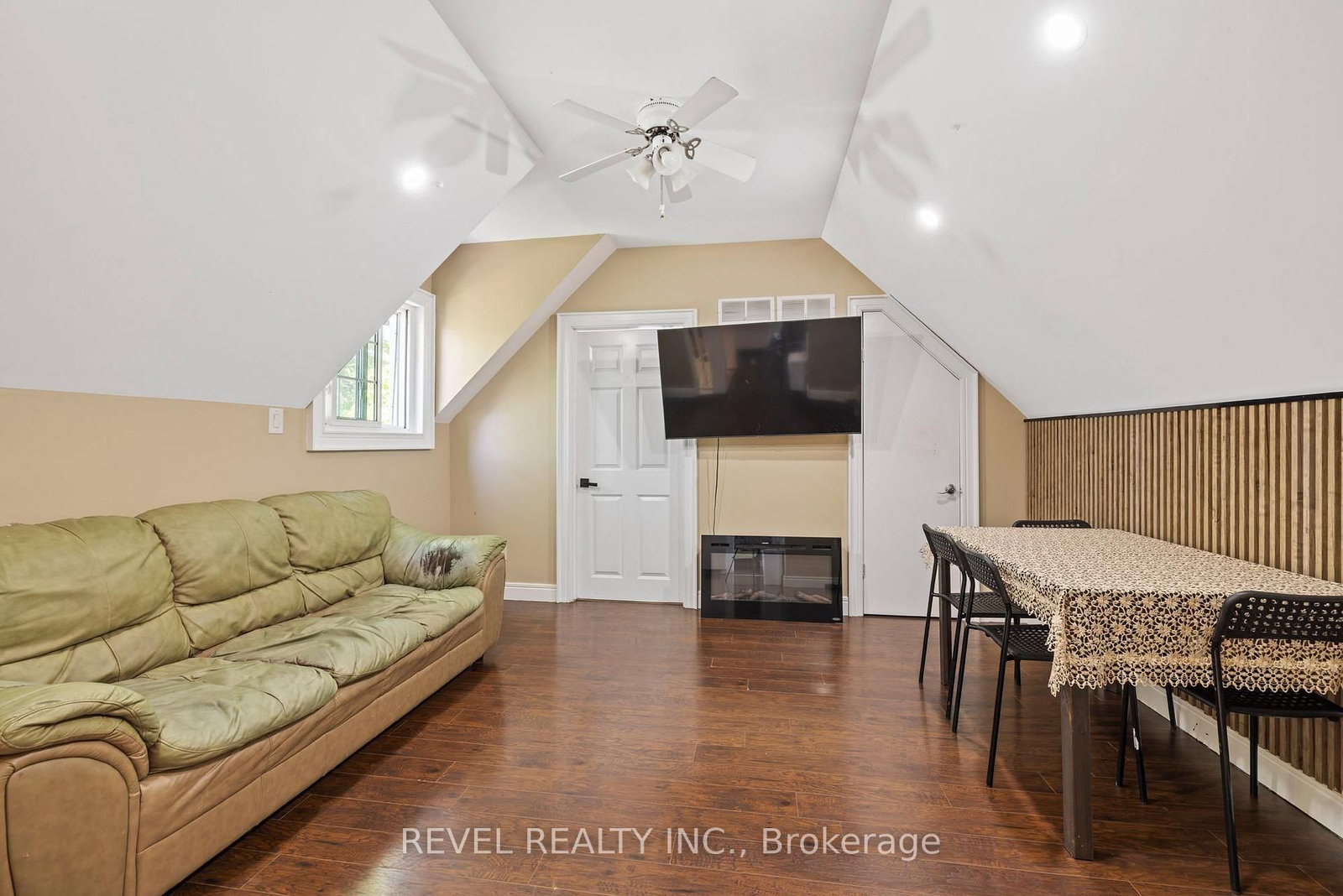 54 Chestnut Street E • St. Catharines, ON photo 28