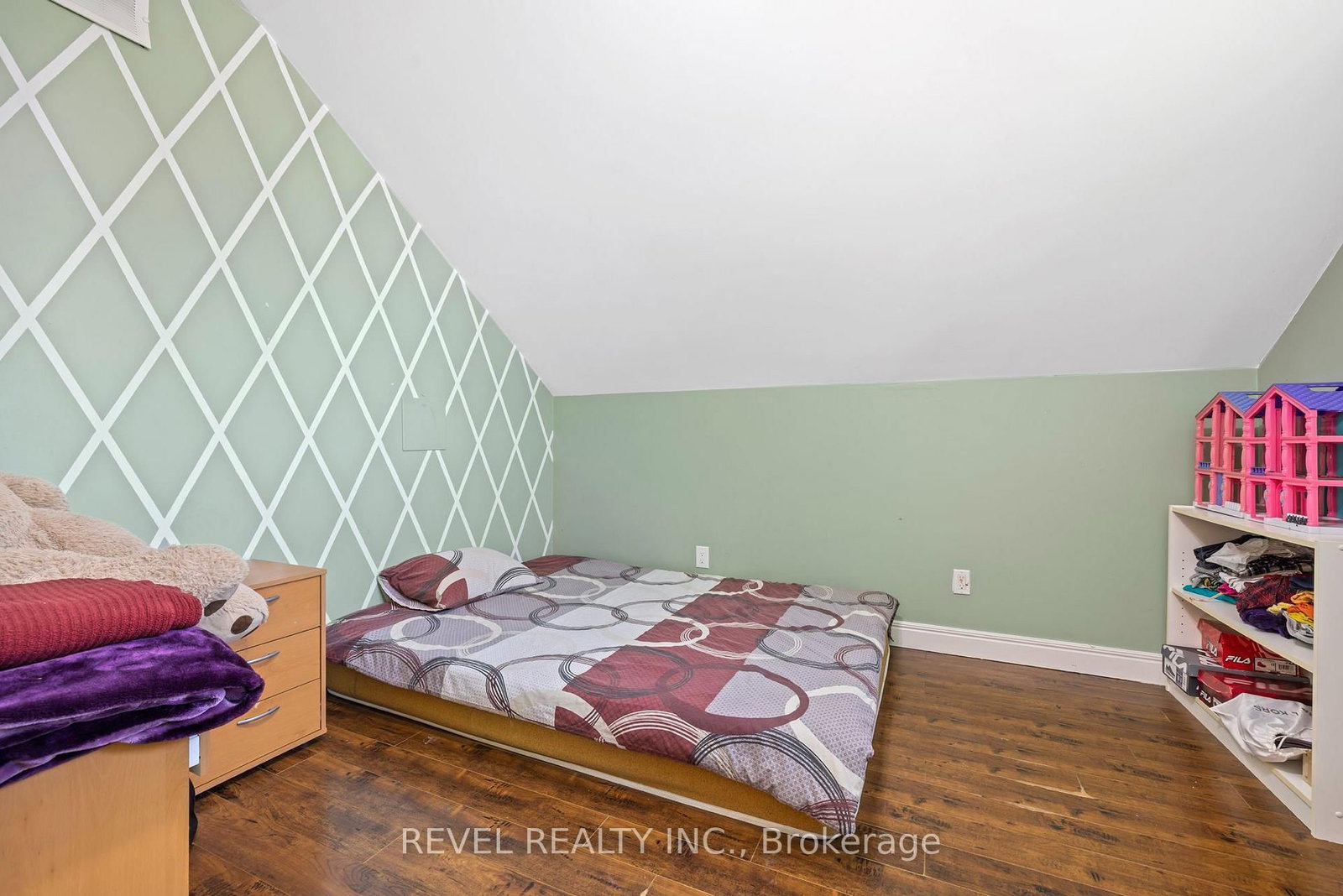 54 Chestnut Street E • St. Catharines, ON photo 36
