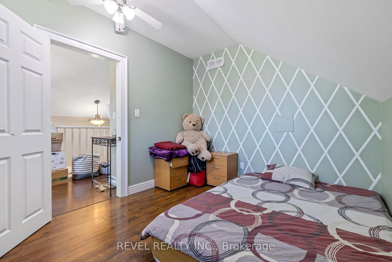 54 Chestnut Street E • St. Catharines, ON photo 37