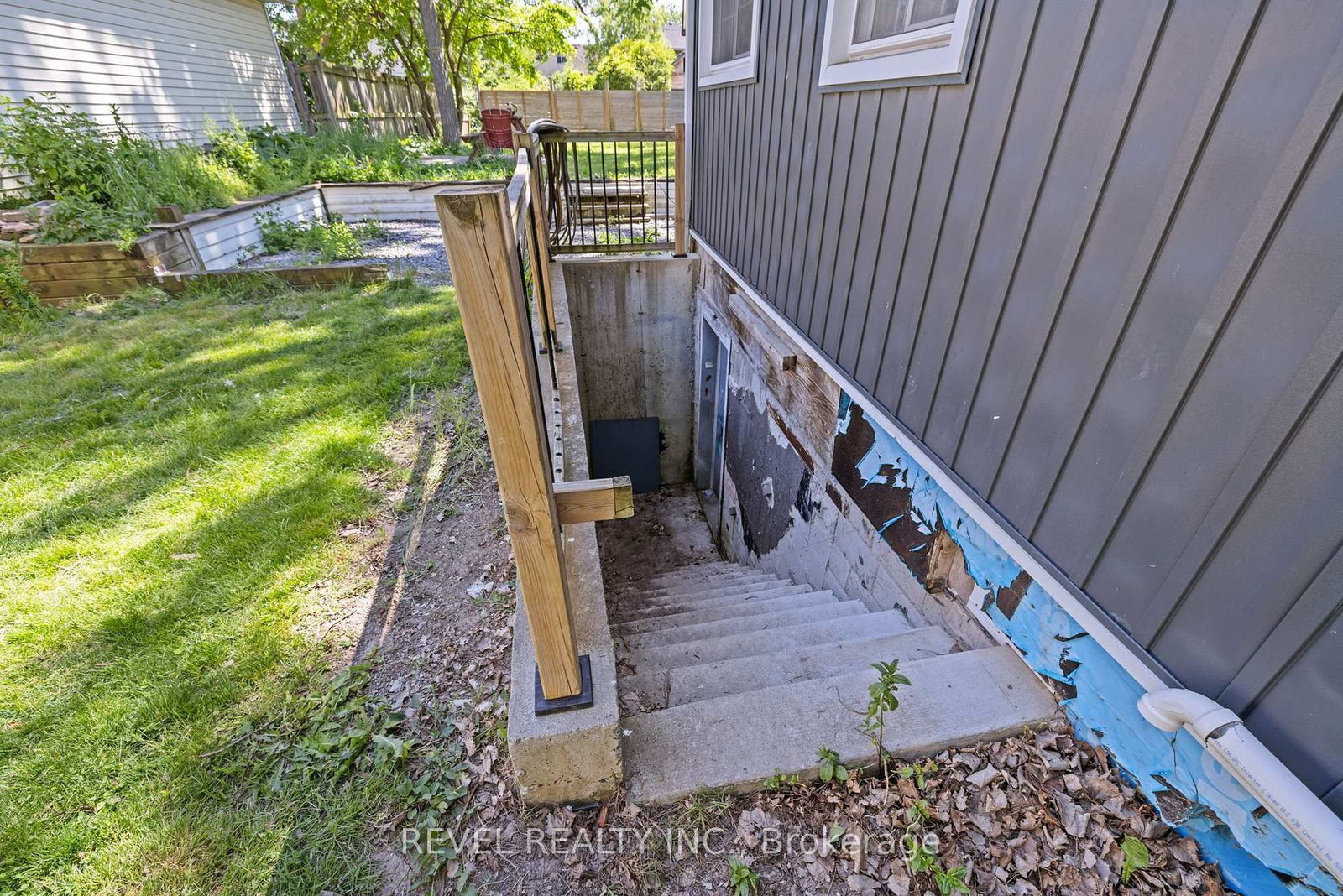 54 Chestnut Street E • St. Catharines, ON photo 39